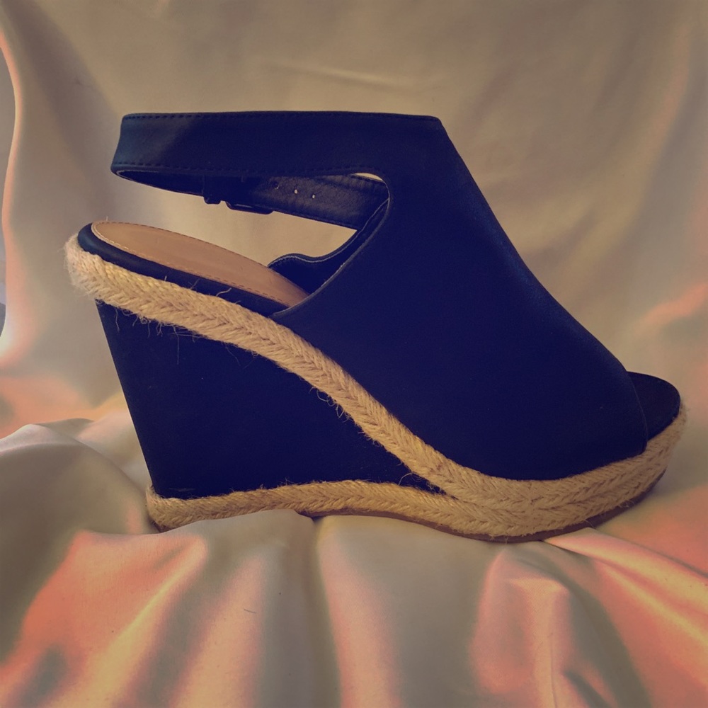 Size 10 Suede Wedge Shoe